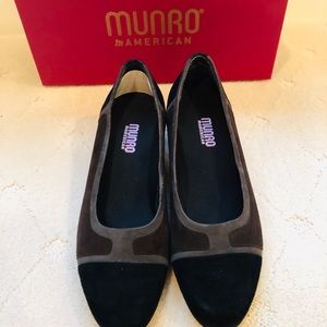 Munro Black and brown suede pumps